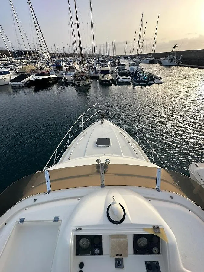 Barco Princess Cachucho Fly Puerto Calero Hotel en barco