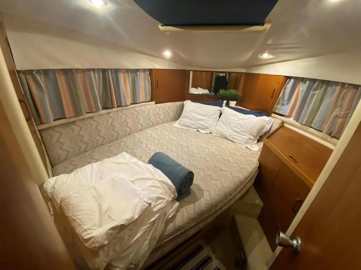Barco Princess Cachucho Fly Puerto Calero Hotel en barco
